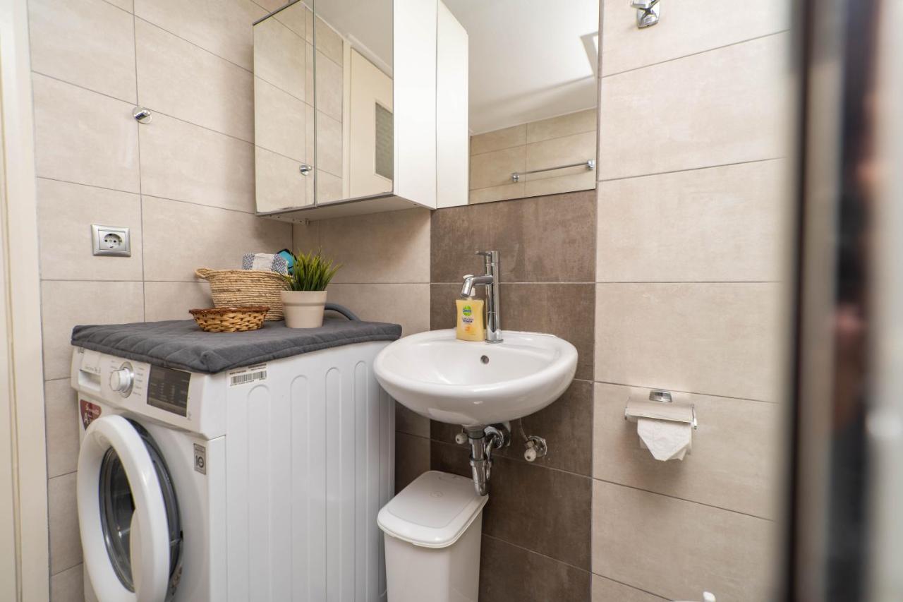 Blue Sea Relax Apartment 罗希姆诺 外观 照片